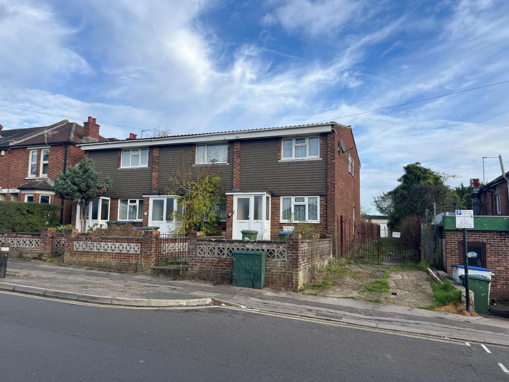 Lot: 68 - THREE-BEDROOM HOUSE FOR IMPROVEMENT - External photo of front of house